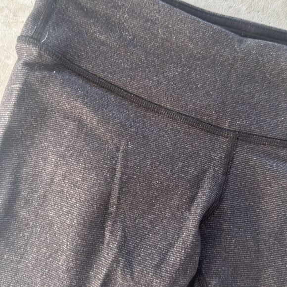 Cropped Lululemon Gray Leggins - Size 4 - High Waist - Great Conditon - Picture 2 of 4